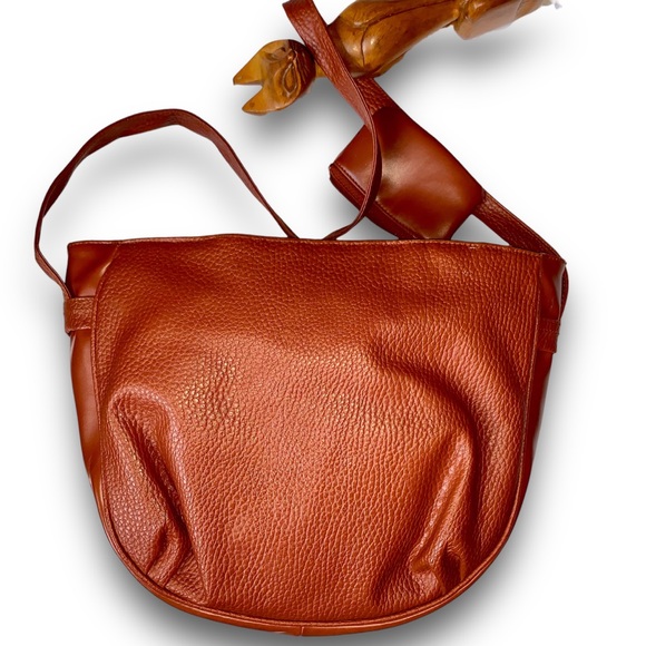 v i n t a g e :: Large Puffy Pebbled Faux Leather Tote Shoulder Bag - Picture 3 of 12